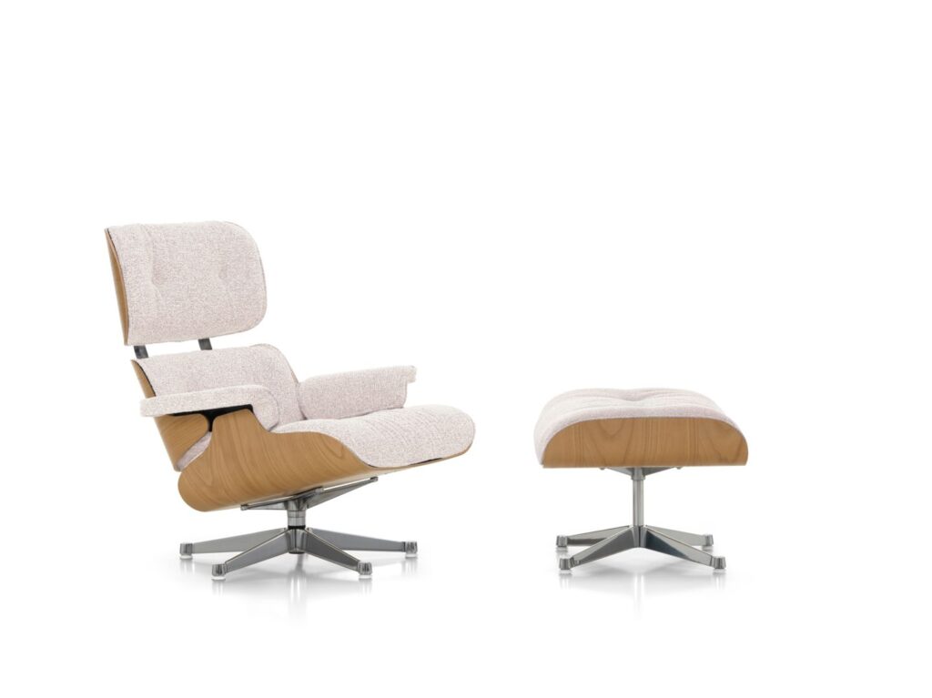 Vitra Eames Lounge Chair + Ottoman in stof
